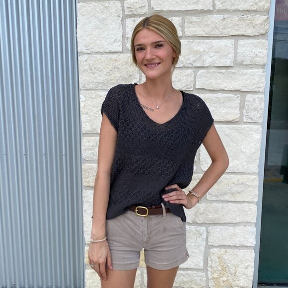 📣 LIQUIDATION SALE!!!!!  Bulk Box of BRAND NEW Wooden Ships Sweaters 🎉🎉🎉 - Picture 11 of 14